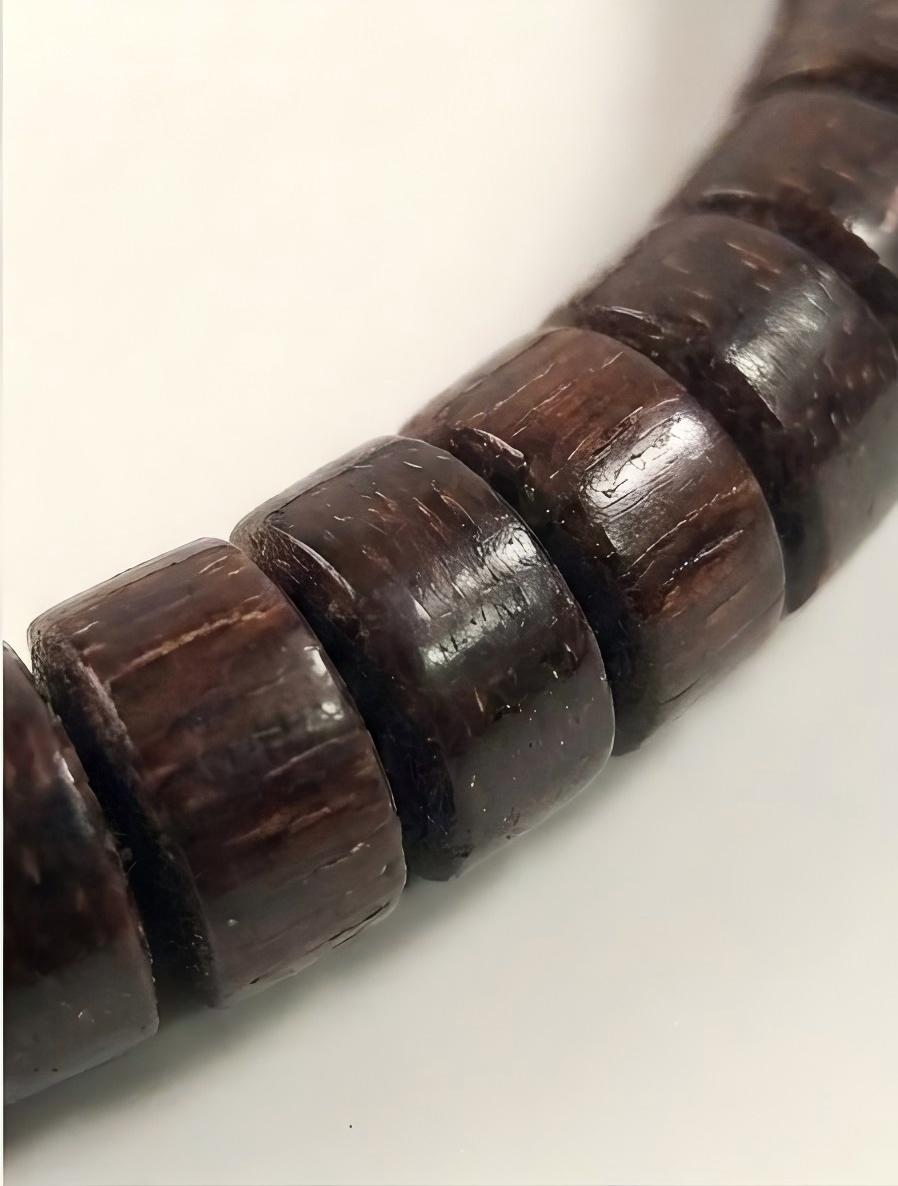 Natural coconut shell straight-cut bracelet with 7mm beads from ZenWenwan, showcasing the smooth, earthy design and craftsmanship.