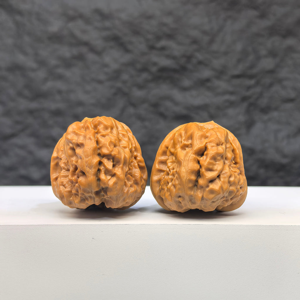 Wenwan Art Toad Crystal Frog Wenwan Walnut pair, 32mm x 38mm, featuring detailed frog and toad crystal carvings.