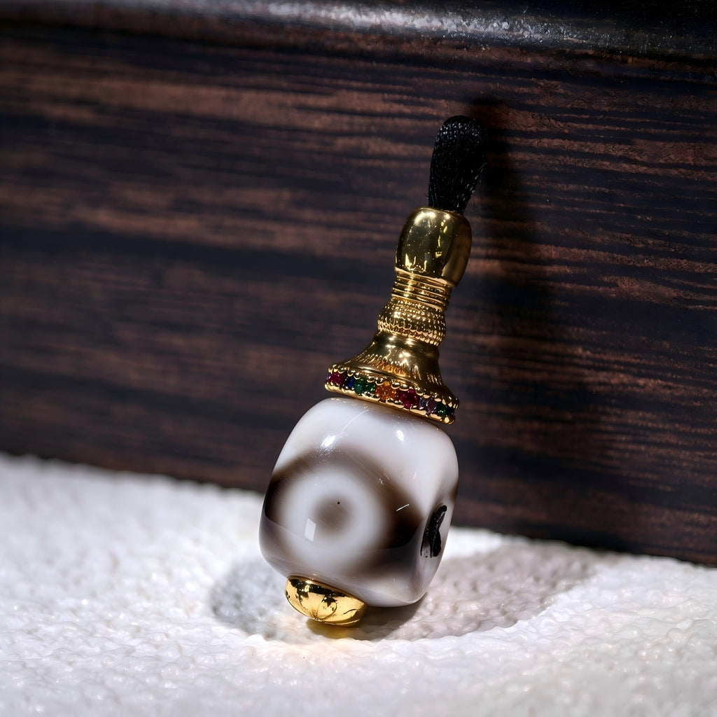 ST-12 | Black and White Dzi-Style Guru Bead - 9.1 mm