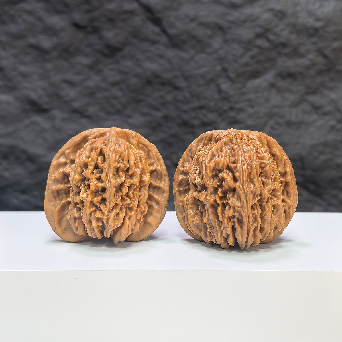 Selected grade Sizuolou Wenwan walnut measuring 4.2x3.9cm, showcasing smooth texture and rich natural wood grain, from Wenwan Art.
