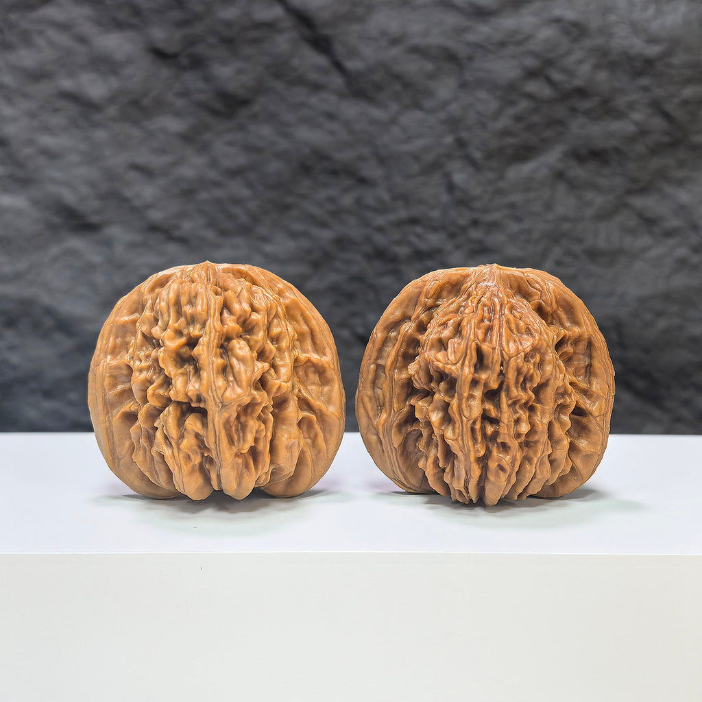 Selected grade Wenwan Walnut from Wenwan Art, four-seat Sizuolou walnut measuring 4.2×3.9cm, showcasing natural wood grain.