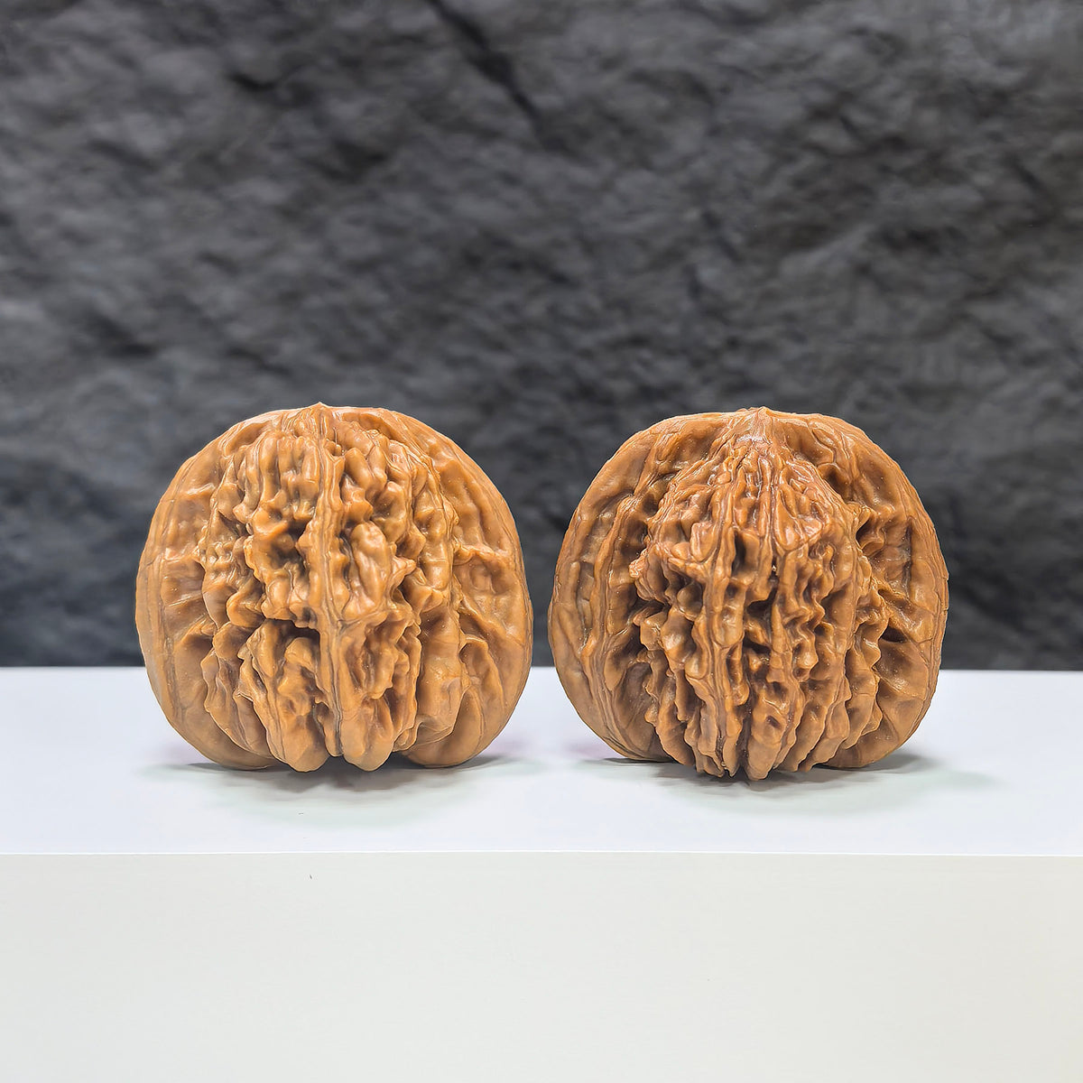 Selected grade Wenwan Walnut from Wenwan Art, four-seat Sizuolou walnut measuring 4.2×3.9cm, showcasing natural wood grain.