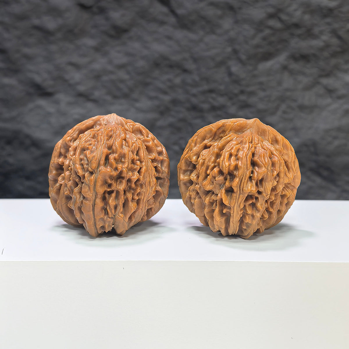 Selected grade Sizuolou Wenwan walnut, 4.1x4.0cm, showcasing smooth texture and natural wood grain for collectible art and craftsmanship.