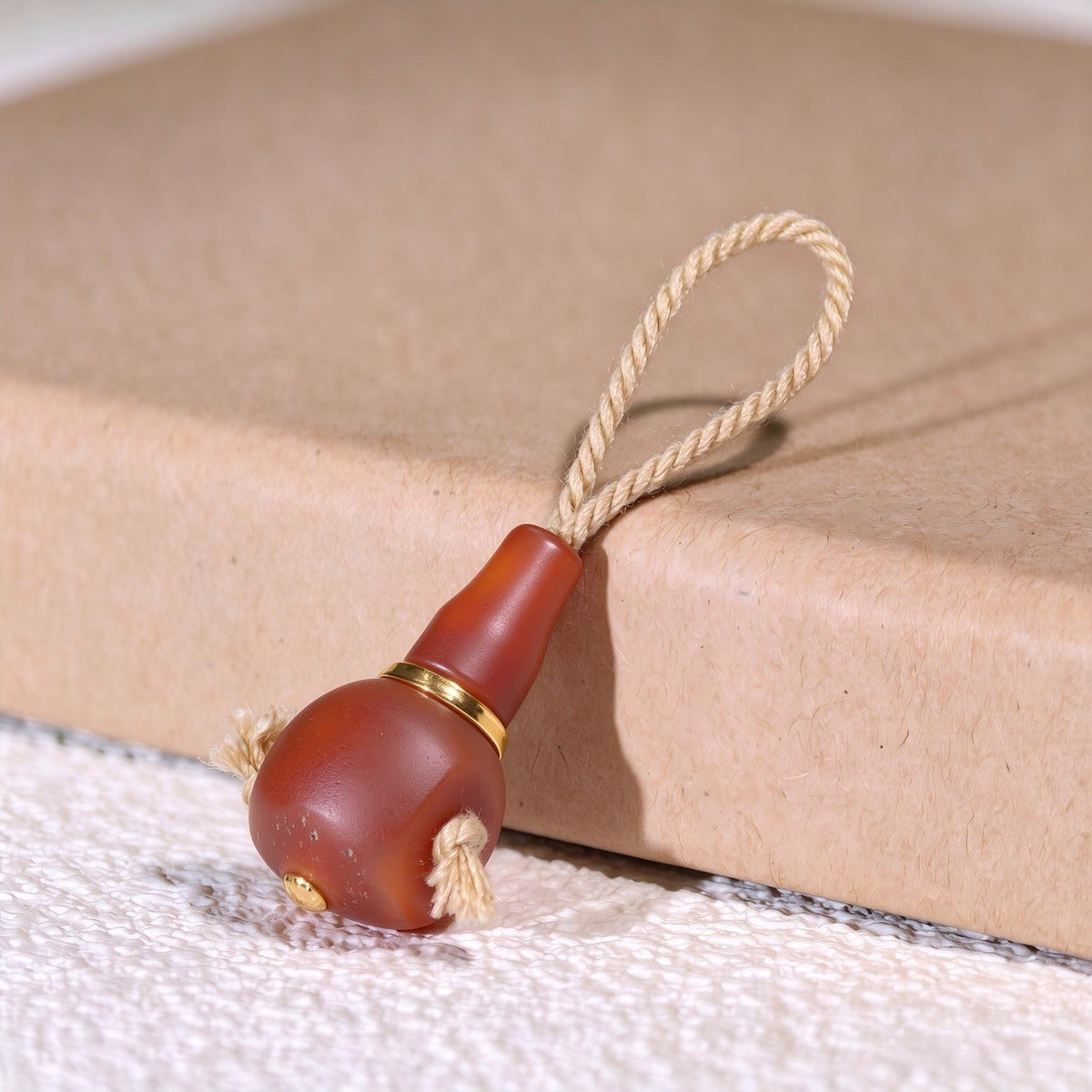 ST-10 | Red Agate Guru Bead - 10.6 mm