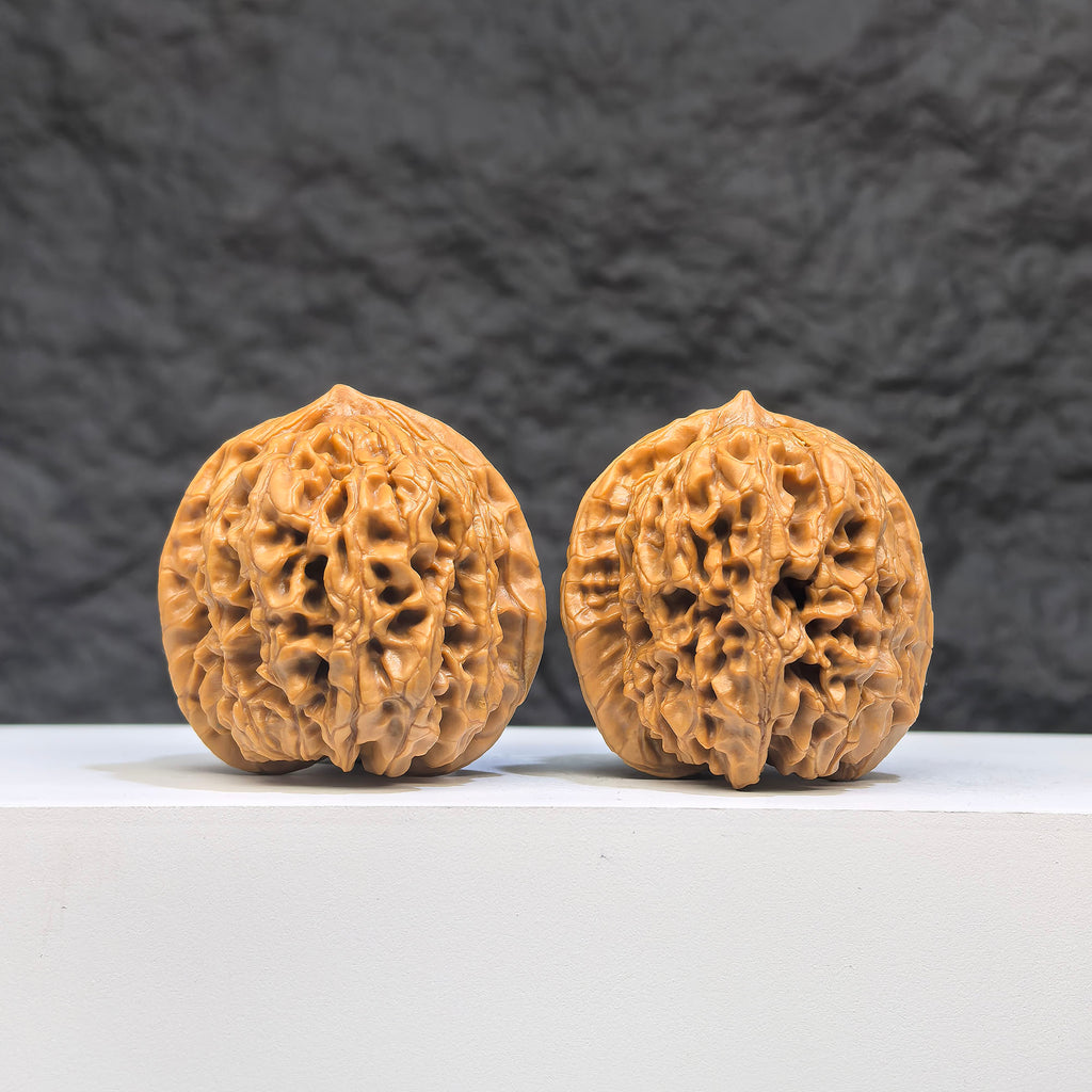 Pair of Wenwan Art Hundred Beasts Lion Head Wenwan walnuts, 38mm size, featuring detailed lion head carvings.