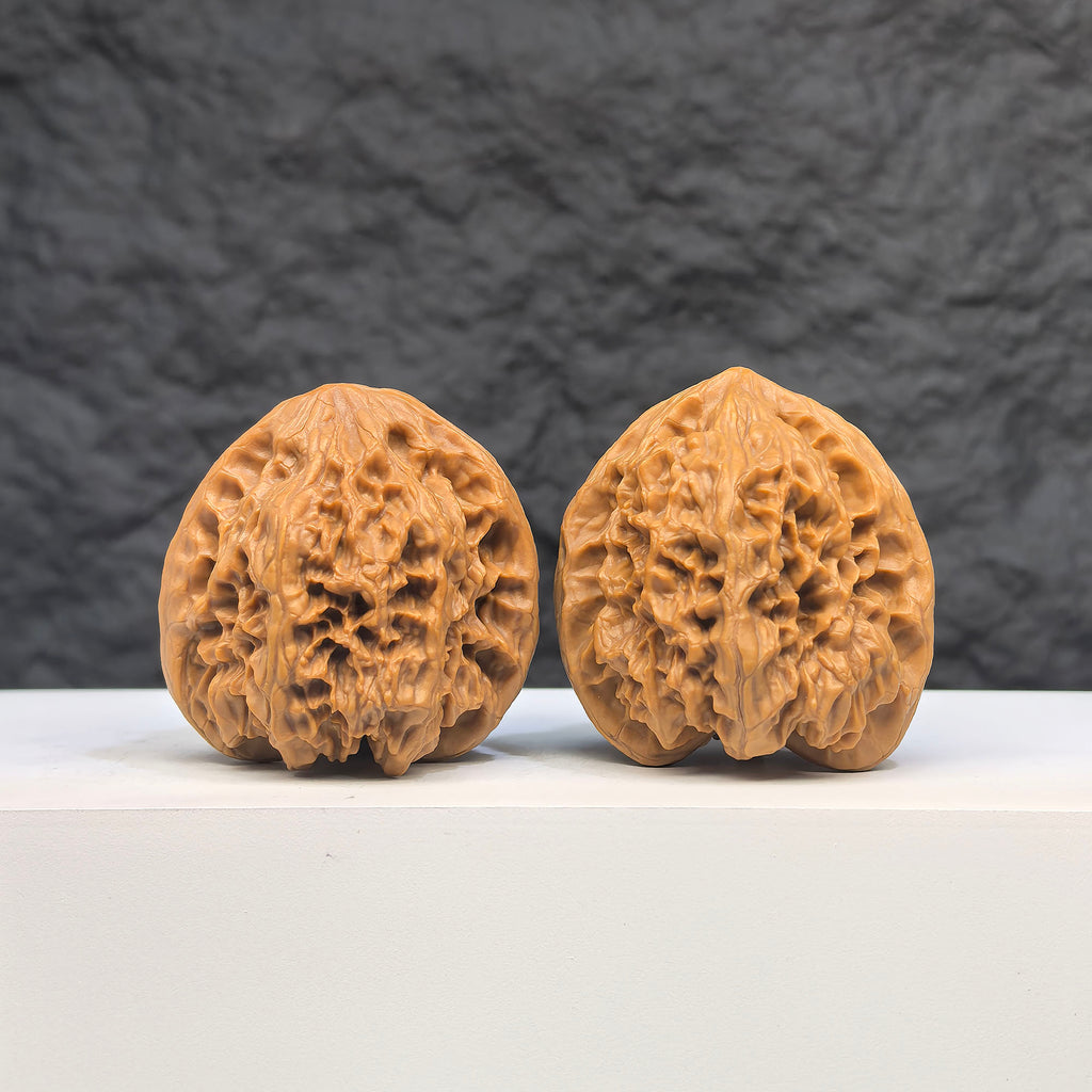 Selected grade Wild Bison Walnut from Wenwan Art, showing a 3.8x3.6cm natural Wenwan walnut with intricate grain details.