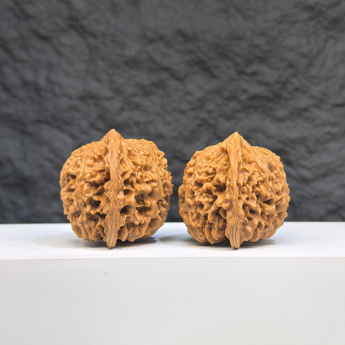 Wenwan Art Babys Breath full stars Wenwan walnuts pair with 38mm x 37mm full-star design, natural wood finish, collectible carvings.