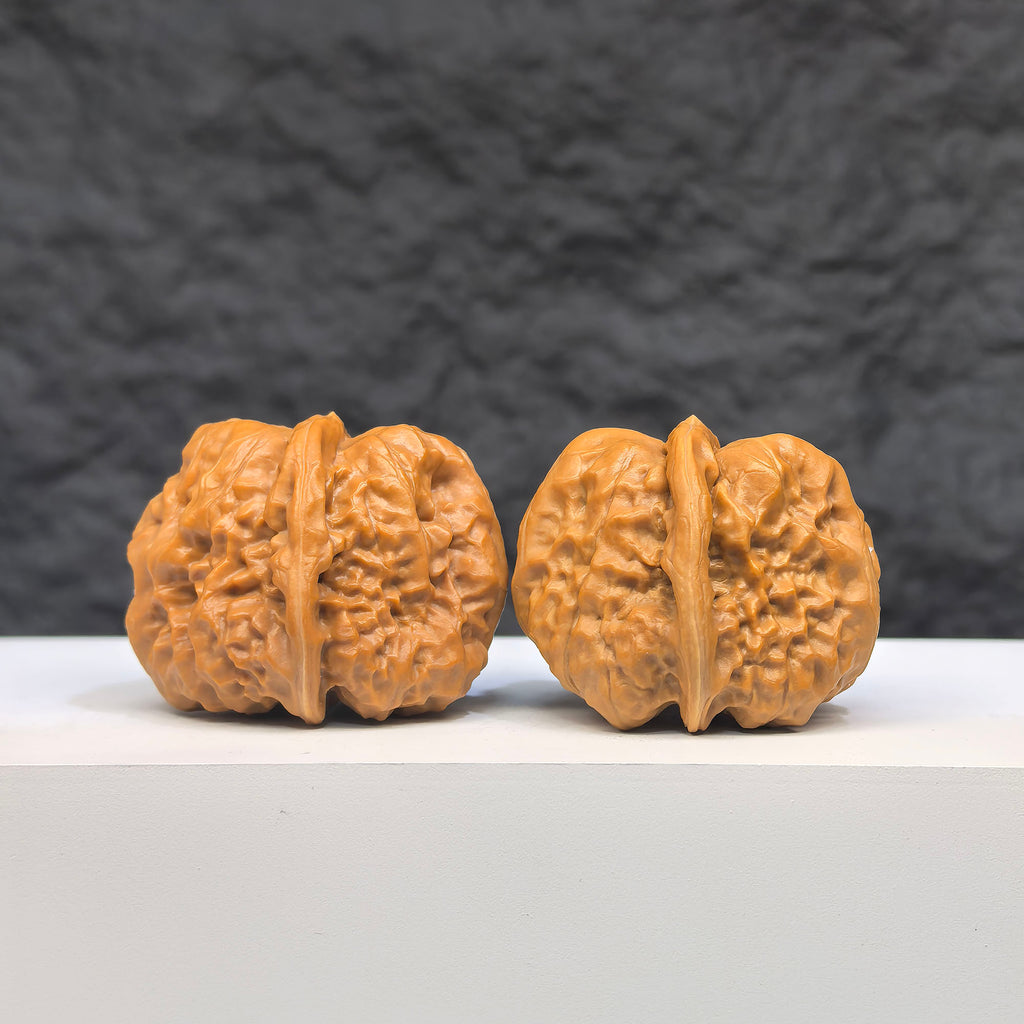 Wenwan Art Toad Crystal Frog Wenwan Walnut pair, 32mm x 38mm, detailed carved water crystal frogs for collection or display.