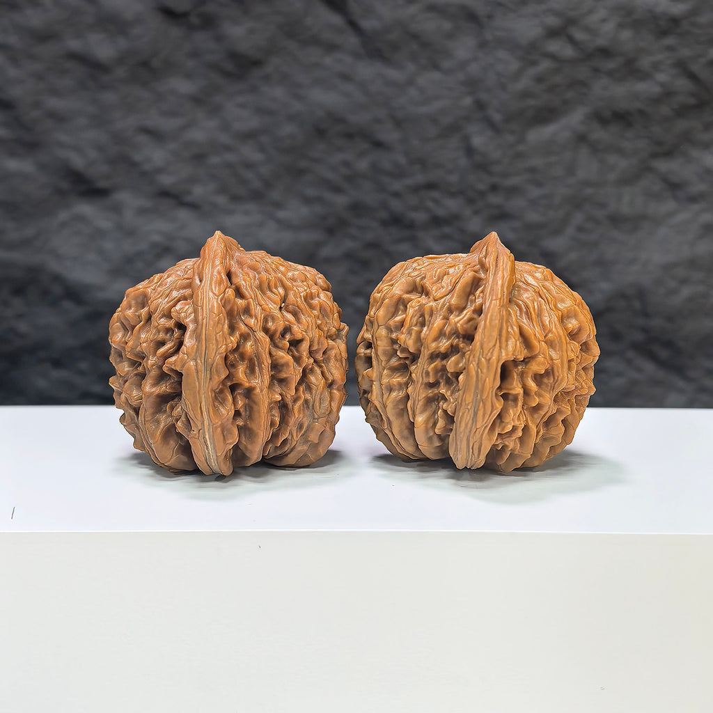 Selected grade Sizuolou Wenwan walnut, 4.1×4.0cm, showing smooth texture and natural wood grain for traditional Chinese art and collectibles.