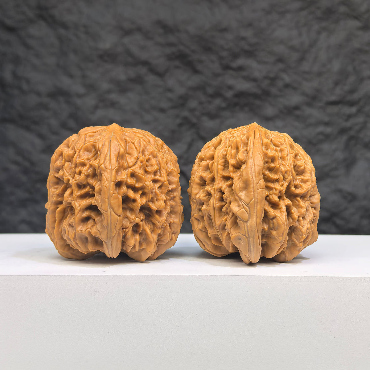 Selected grade Blizzard Wenwan Walnut with smooth surface and natural grain, measuring 3.8 × 3.9cm, from Wenwan Art.