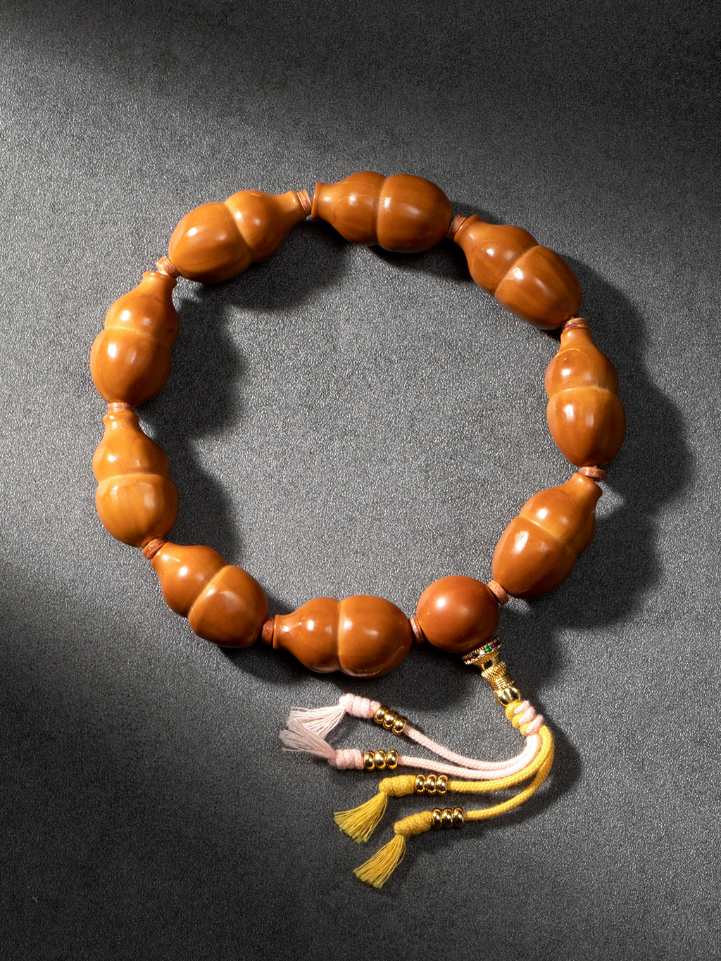 [Zen Collection] Carved Olive Pit Bracelet - Smooth "Double Gourd" Blessing Motif (Jeweled Guru Bead & Pastel Tassel) | 精工橄欖核雕手串「寶葫蘆 / 福祿延綿」 溫潤素雅文玩手串