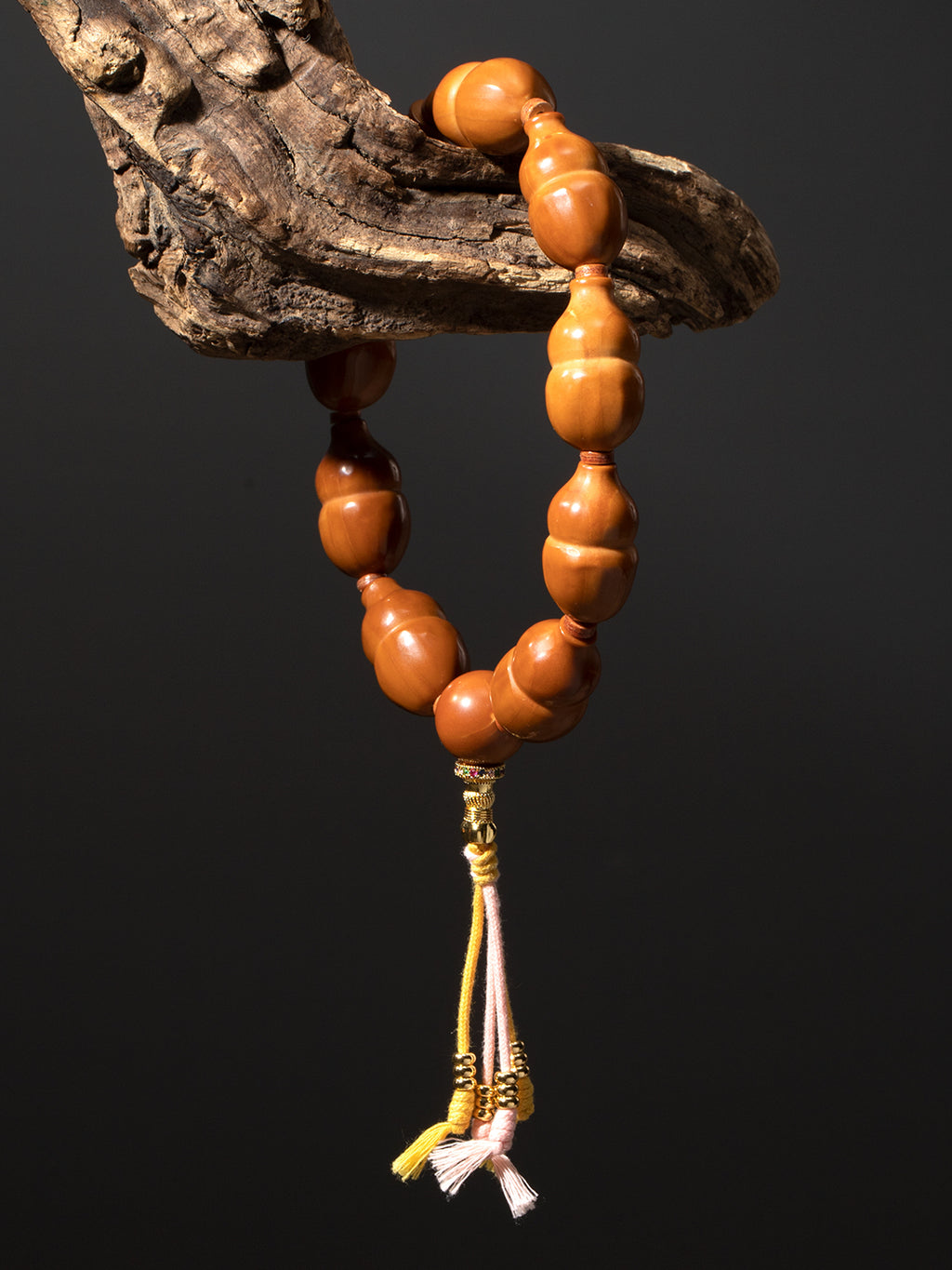 [Zen Collection] Carved Olive Pit Bracelet - Smooth "Double Gourd" Blessing Motif (Jeweled Guru Bead & Pastel Tassel) | 精工橄欖核雕手串「寶葫蘆 / 福祿延綿」 溫潤素雅文玩手串