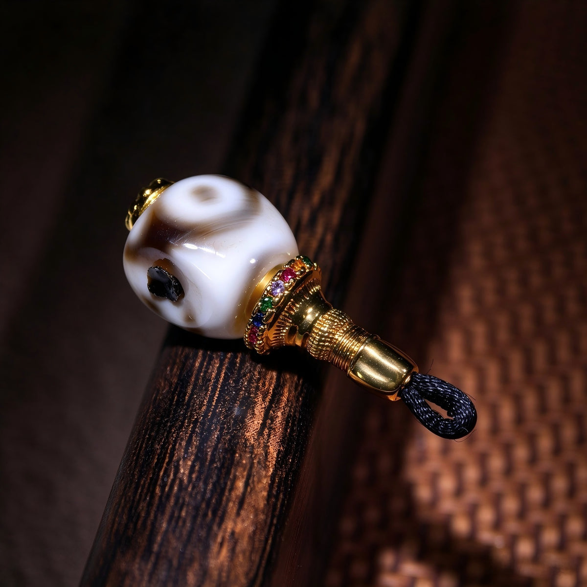 ST-12 | Black and White Dzi-Style Guru Bead - 9.1 mm