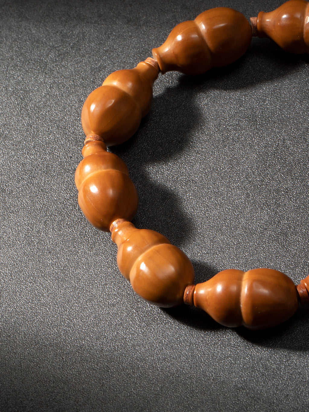 [Zen Collection] Carved Olive Pit Bracelet - Smooth "Double Gourd" Blessing Motif (Jeweled Guru Bead & Pastel Tassel) | 精工橄欖核雕手串「寶葫蘆 / 福祿延綿」 溫潤素雅文玩手串