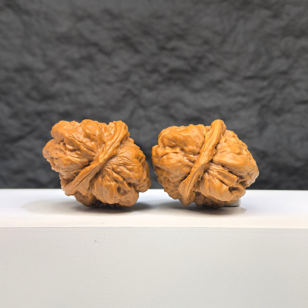 Wenwan Art Toad Crystal Frog Wenwan Walnut pair, 32x38mm, detailed carved gemstone figurines with vibrant crystal features.