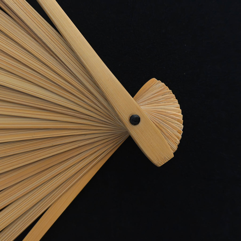 [Master Lingyan Handcrafted] Premium Jade Bamboo Folding Fan - "Beauty Shoulder" Antique Square Head (9.5 Inch / 18 Ribs) | 非遺匠人凌顏手作 9.5寸18方2.0玉竹摺扇（美人肩/古方頭）