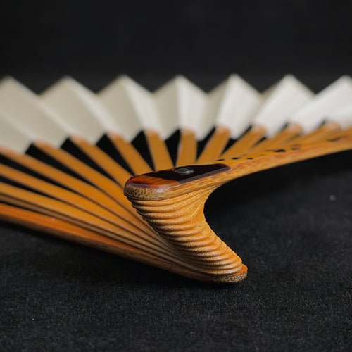 Master Chen Yunfeng Meilu Leopard-Pattern Bamboo Fan w/ Tortoiseshell-Style Inlay - "Beauty Shoulder" Small Eggplant Head (9.3 Inch / 16 Ribs) | 陳雲峰手作 梅麓豹紋雙合玳瑁彩粘片 美人肩小茄頭 9.3寸16方2.0