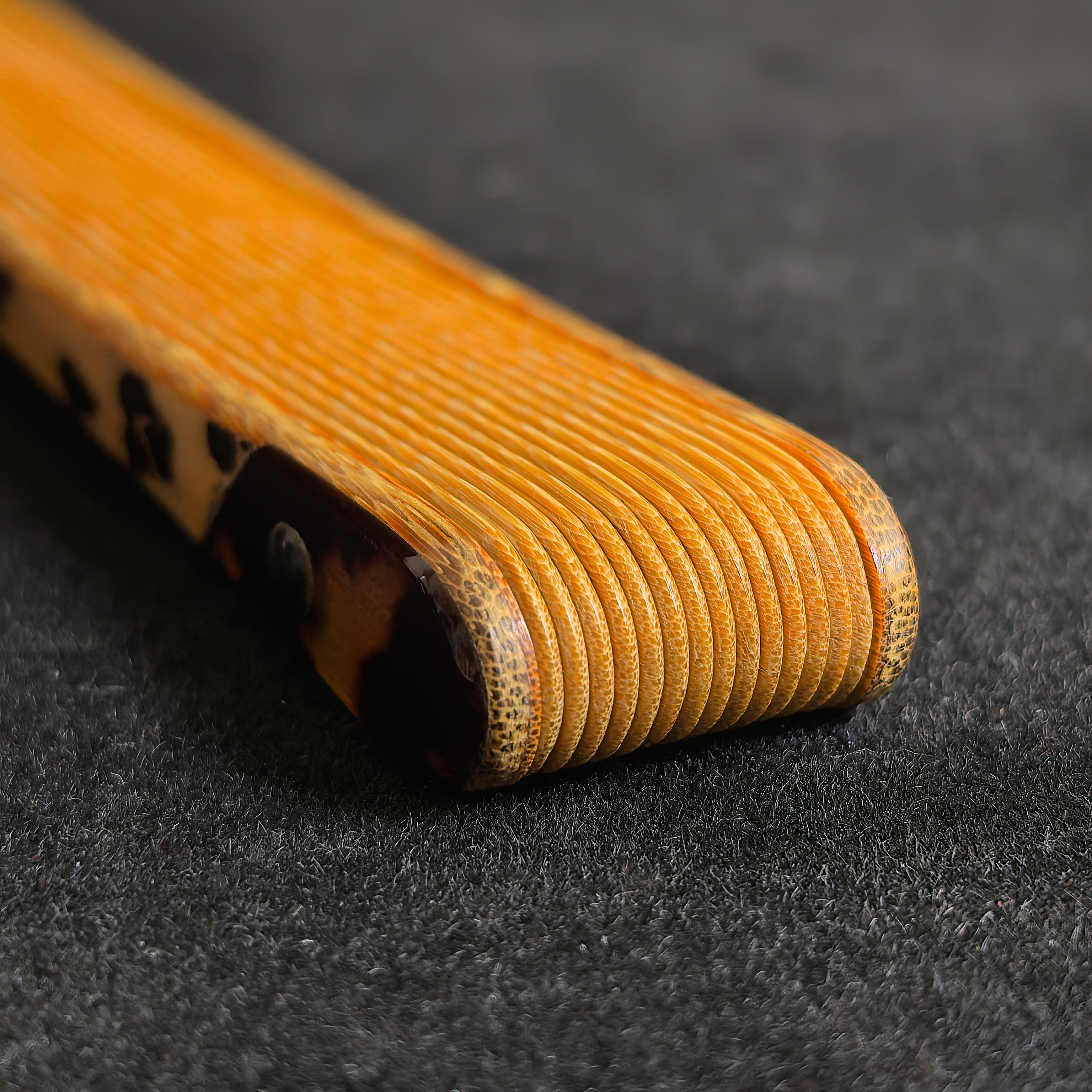 Master Chen Yunfeng Meilu Leopard-Pattern Bamboo Fan w/ Tortoiseshell-Style Inlay - "Beauty Shoulder" Small Eggplant Head (9.3 Inch / 16 Ribs) | 陳雲峰手作 梅麓豹紋雙合玳瑁彩粘片 美人肩小茄頭 9.3寸16方2.0