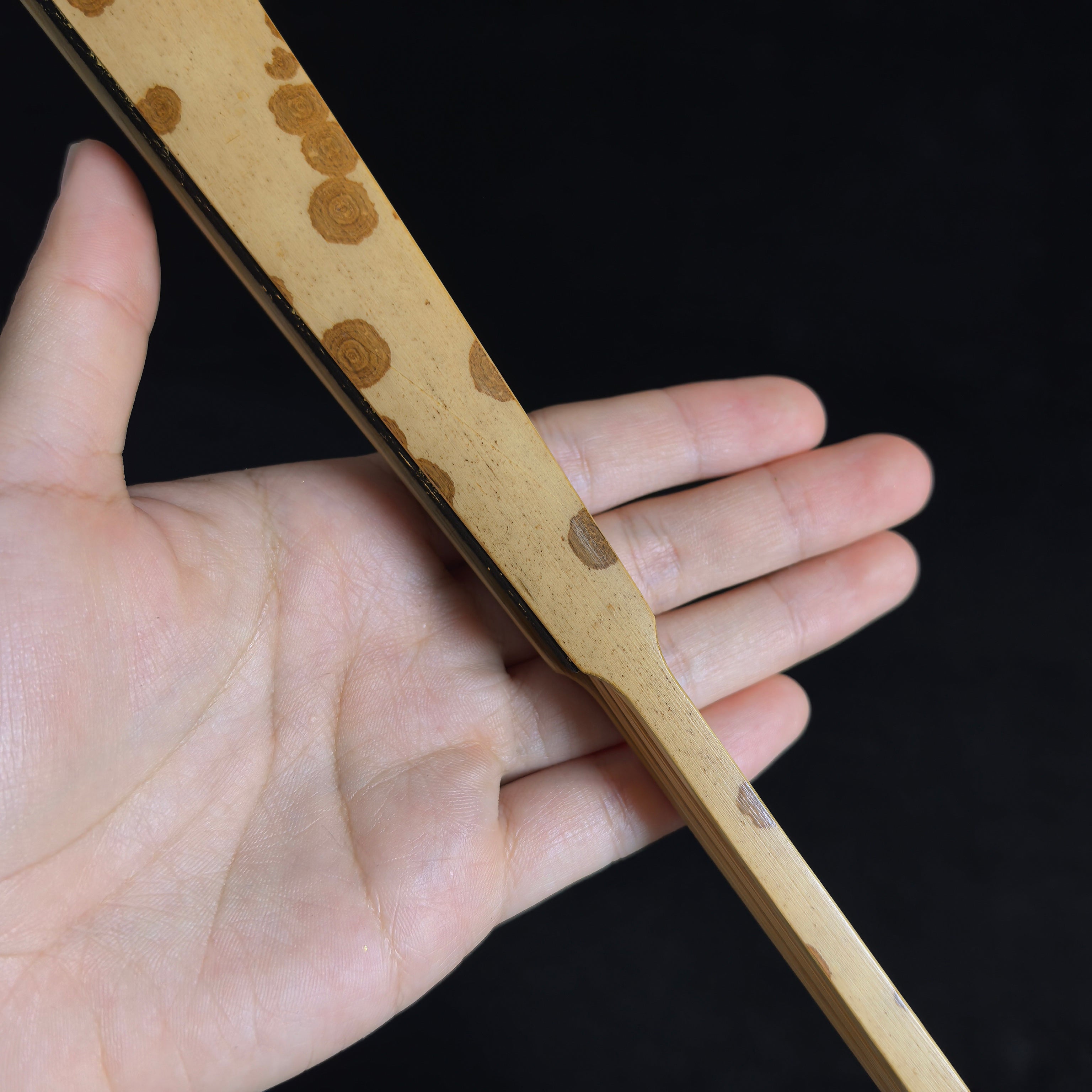 [Master Xu Linyang] Lüchun Yunfei Bamboo Fan w/ Black Gold-Flecked Paper - "Temple Gate" Shovel Shoulder & Antique Square Head (8.5 Inch / 11 Ribs / 2.5 Profile) | 徐林陽手作 綠春雲妃雙合鏟子廟門肩古方頭 8.5寸11方2.5（黑灑金扇面）