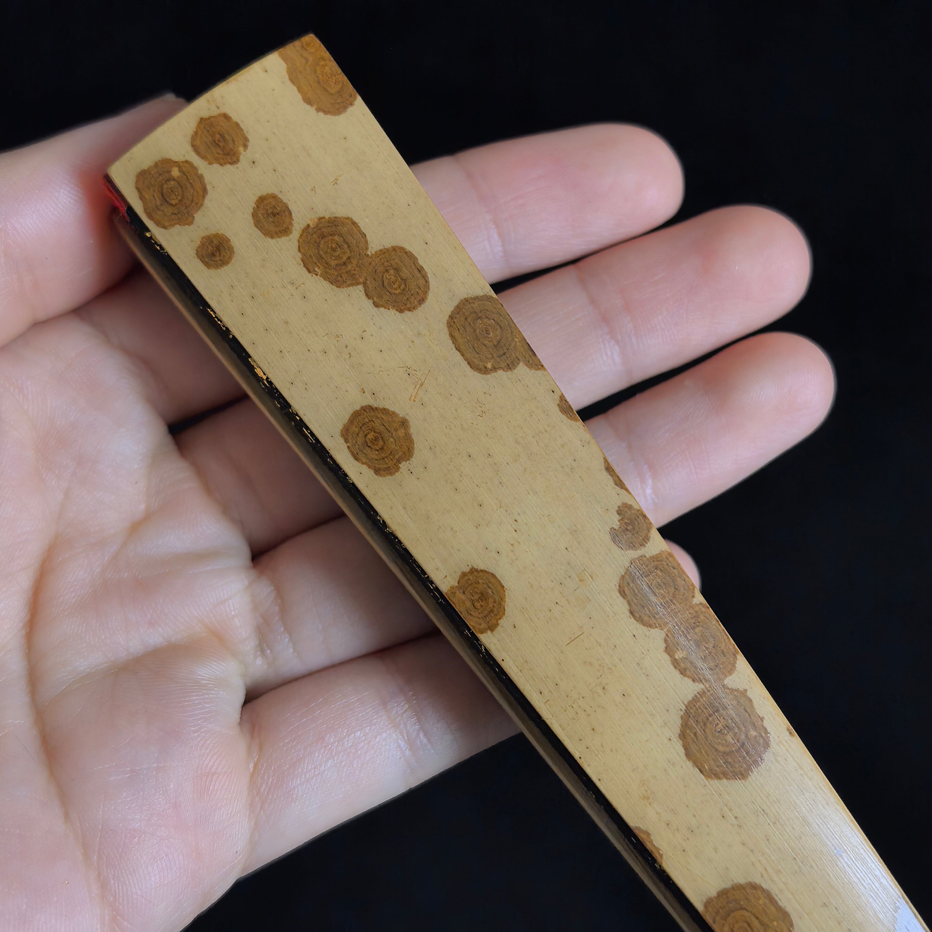 [Master Xu Linyang] Lüchun Yunfei Bamboo Fan w/ Black Gold-Flecked Paper - "Temple Gate" Shovel Shoulder & Antique Square Head (8.5 Inch / 11 Ribs / 2.5 Profile) | 徐林陽手作 綠春雲妃雙合鏟子廟門肩古方頭 8.5寸11方2.5（黑灑金扇面）