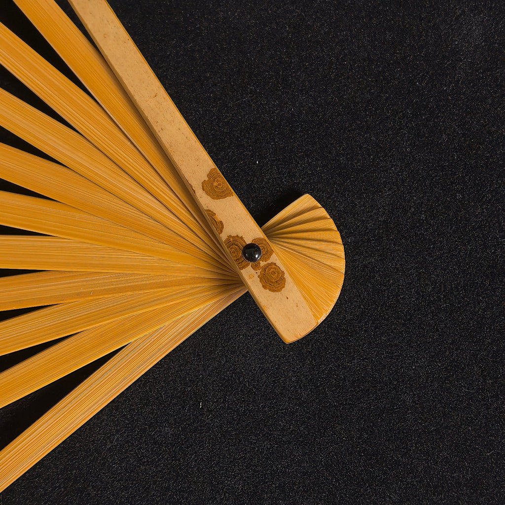 [Master Xu Linyang] Lüchun Yunfei Bamboo Fan w/ Black Gold-Flecked Paper - "Temple Gate" Shovel Shoulder & Antique Square Head (8.5 Inch / 11 Ribs / 2.5 Profile) | 徐林陽手作 綠春雲妃雙合鏟子廟門肩古方頭 8.5寸11方2.5（黑灑金扇面）