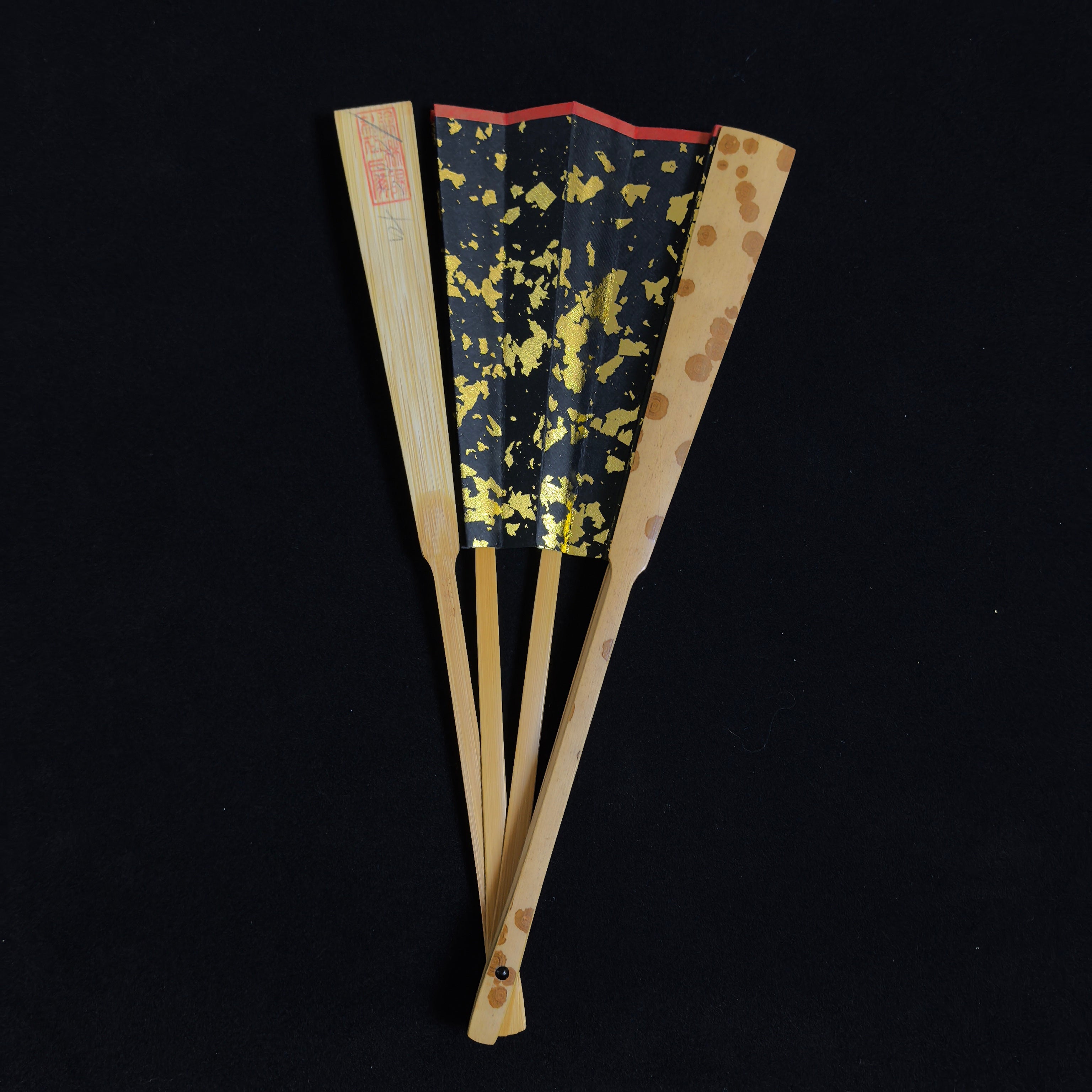 [Master Xu Linyang] Lüchun Yunfei Bamboo Fan w/ Black Gold-Flecked Paper - "Temple Gate" Shovel Shoulder & Antique Square Head (8.5 Inch / 11 Ribs / 2.5 Profile) | 徐林陽手作 綠春雲妃雙合鏟子廟門肩古方頭 8.5寸11方2.5（黑灑金扇面）