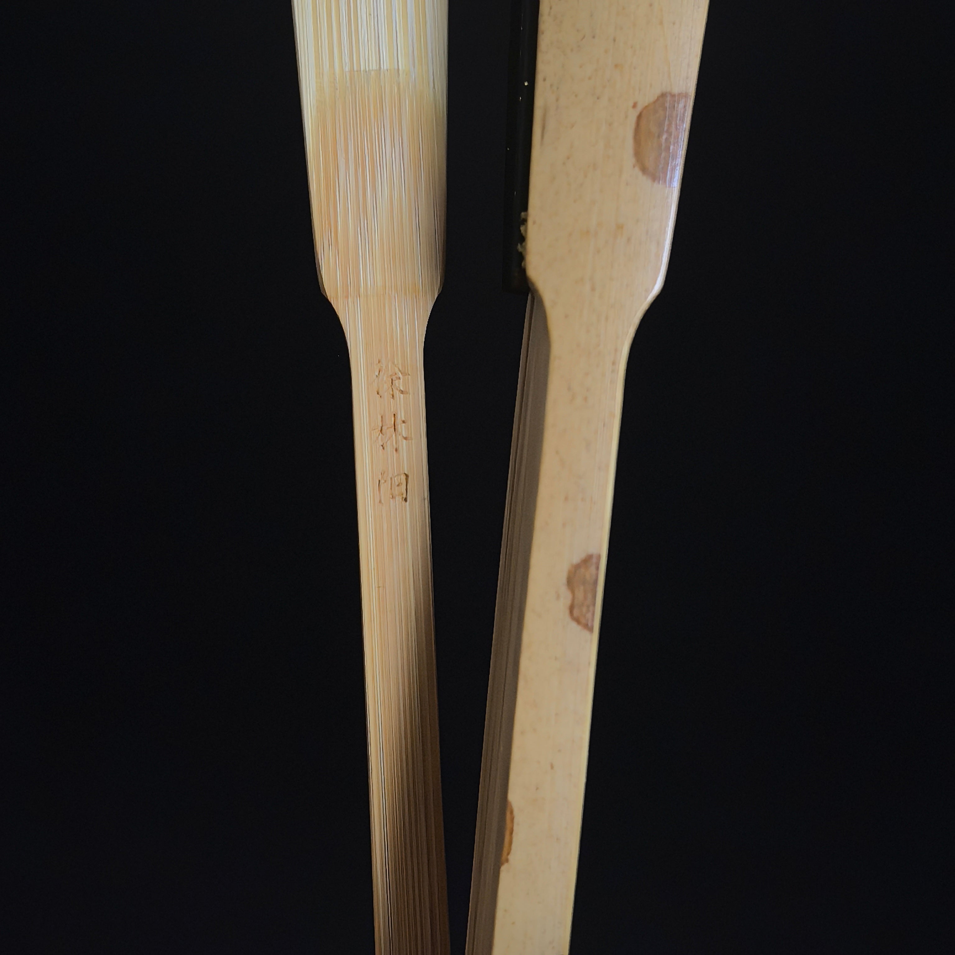 [Master Xu Linyang] Lüchun Yunfei Bamboo Fan w/ Black Gold-Flecked Paper - "Temple Gate" Shovel Shoulder & Antique Square Head (8.5 Inch / 11 Ribs / 2.5 Profile) | 徐林陽手作 綠春雲妃雙合鏟子廟門肩古方頭 8.5寸11方2.5（黑灑金扇面）
