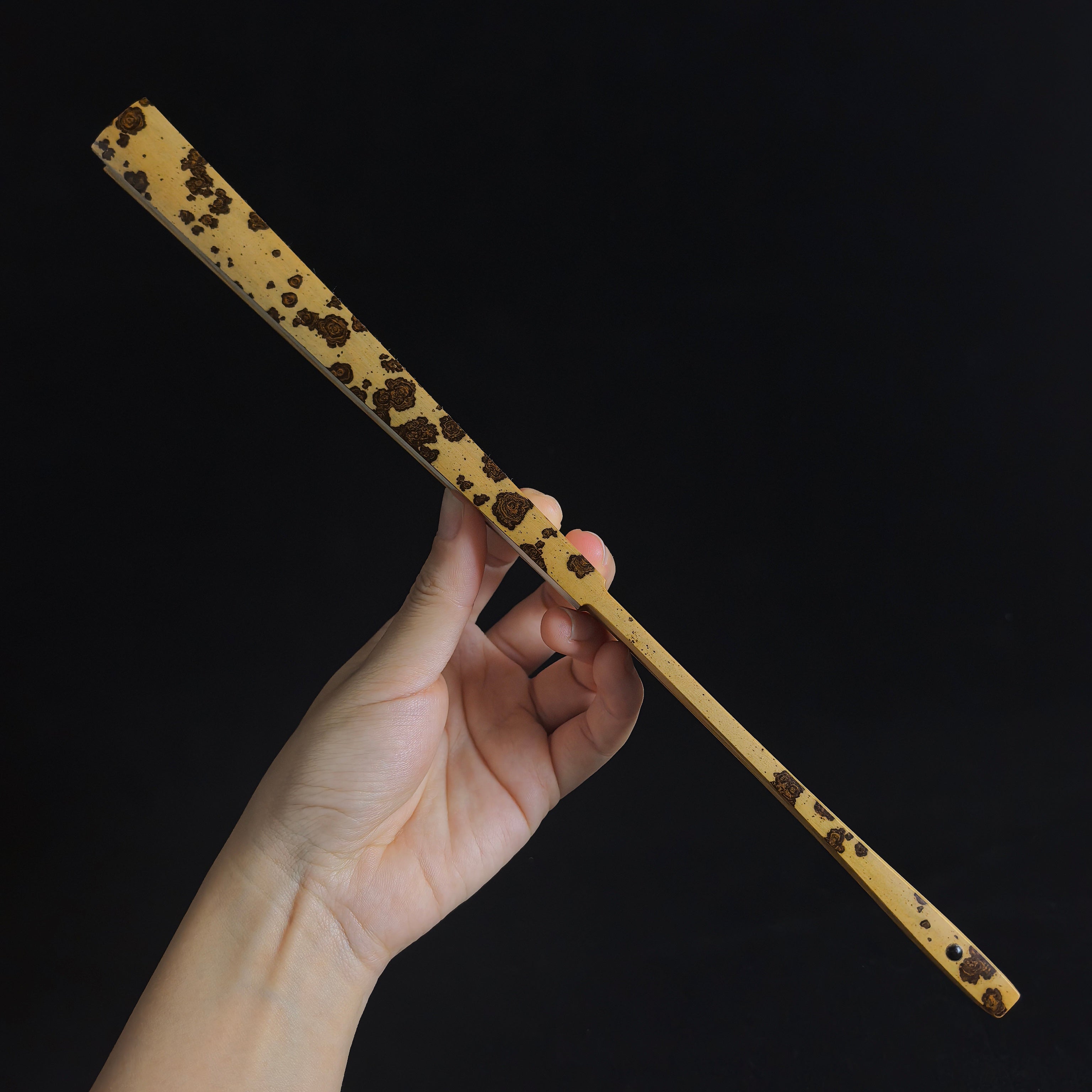 [Master Zhang Wen'an] Malipo Purple-Pattern Aged Yunfei Bamboo Fan - Qing "Temple Gate" & Antique Square Head (9.5 Inch / 16 Ribs) | 張文安手作 麻栗坡紫花老雲妃 廟門肩古方頭 9.5寸16方2.0
