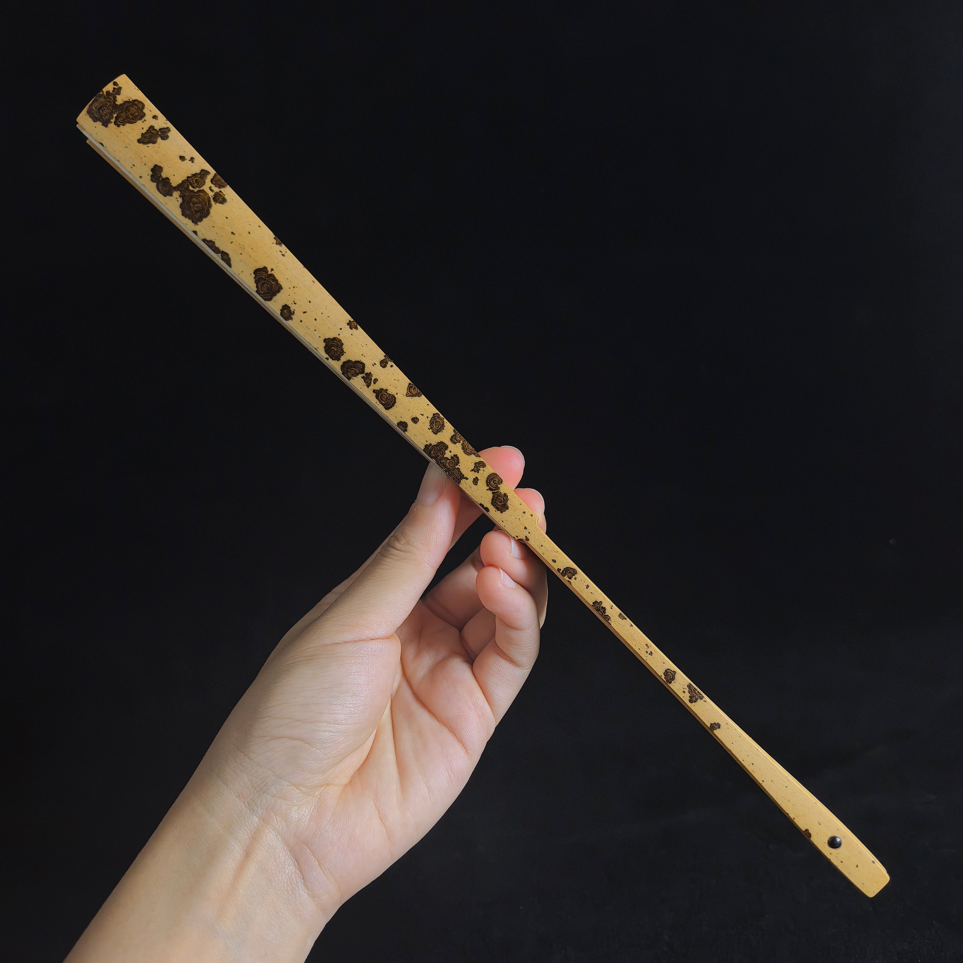 [Master Zhang Wen'an] Malipo Purple-Pattern Aged Yunfei Bamboo Fan - Qing "Temple Gate" & Antique Square Head (9.5 Inch / 16 Ribs) | 張文安手作 麻栗坡紫花老雲妃 廟門肩古方頭 9.5寸16方2.0