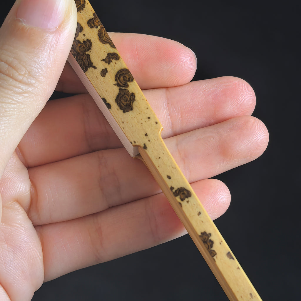 [Master Zhang Wen'an] Malipo Purple-Pattern Aged Yunfei Bamboo Fan - Qing "Temple Gate" & Antique Square Head (9.5 Inch / 16 Ribs) | 張文安手作 麻栗坡紫花老雲妃 廟門肩古方頭 9.5寸16方2.0