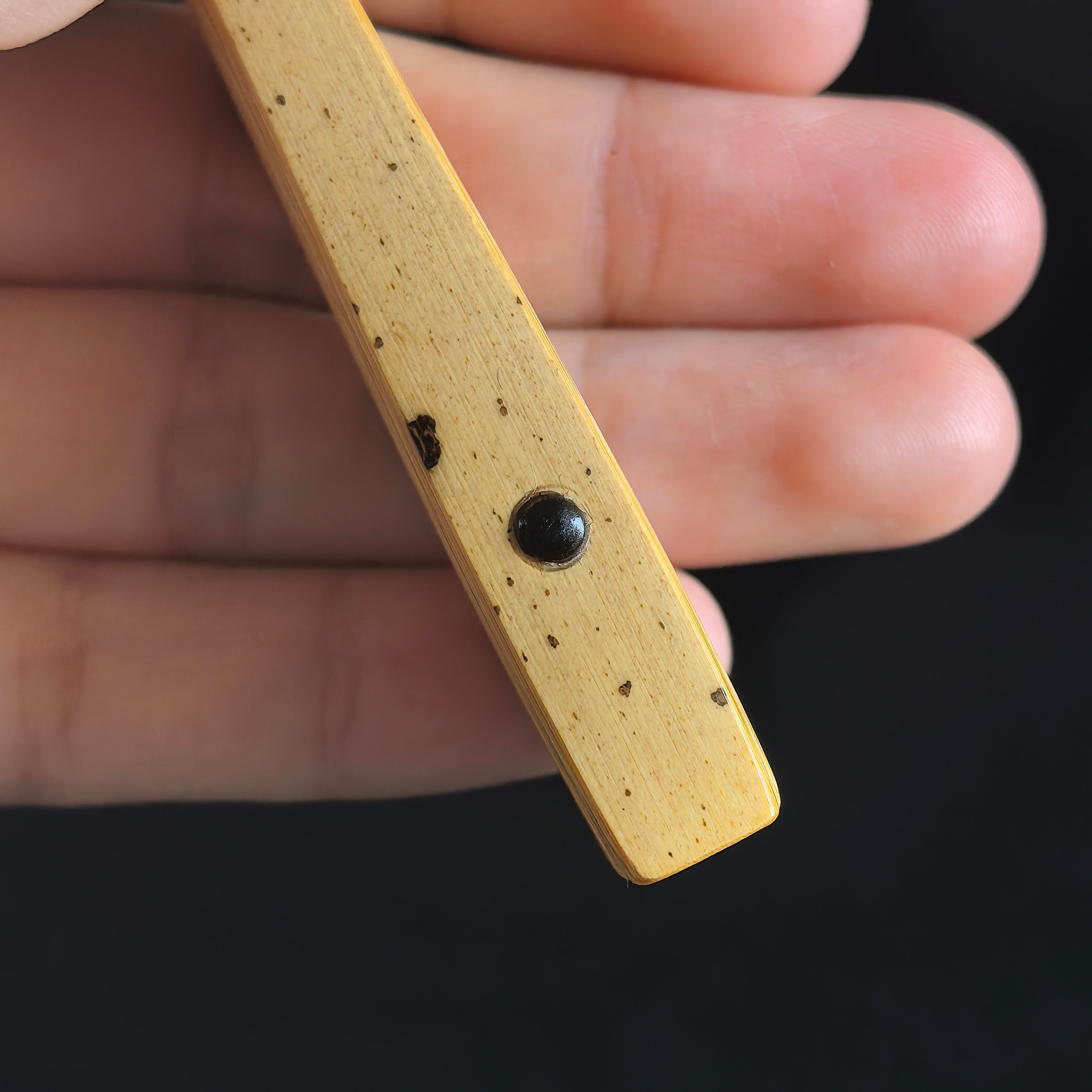 [Master Zhang Wen'an] Malipo Purple-Pattern Aged Yunfei Bamboo Fan - Qing "Temple Gate" & Antique Square Head (9.5 Inch / 16 Ribs) | 張文安手作 麻栗坡紫花老雲妃 廟門肩古方頭 9.5寸16方2.0