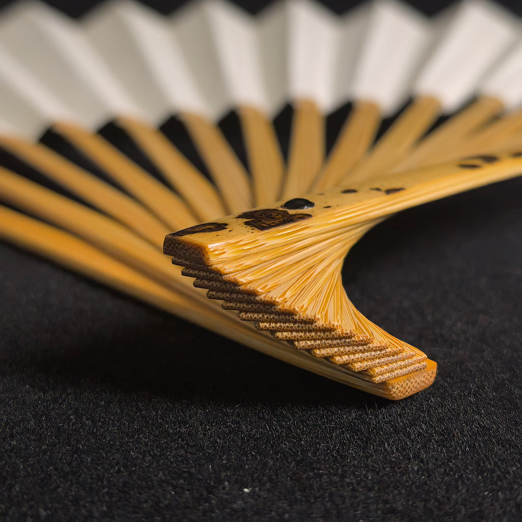 [Master Zhang Wen'an] Malipo Purple-Pattern Aged Yunfei Bamboo Fan - Qing "Temple Gate" & Antique Square Head (9.5 Inch / 16 Ribs) | 張文安手作 麻栗坡紫花老雲妃 廟門肩古方頭 9.5寸16方2.0