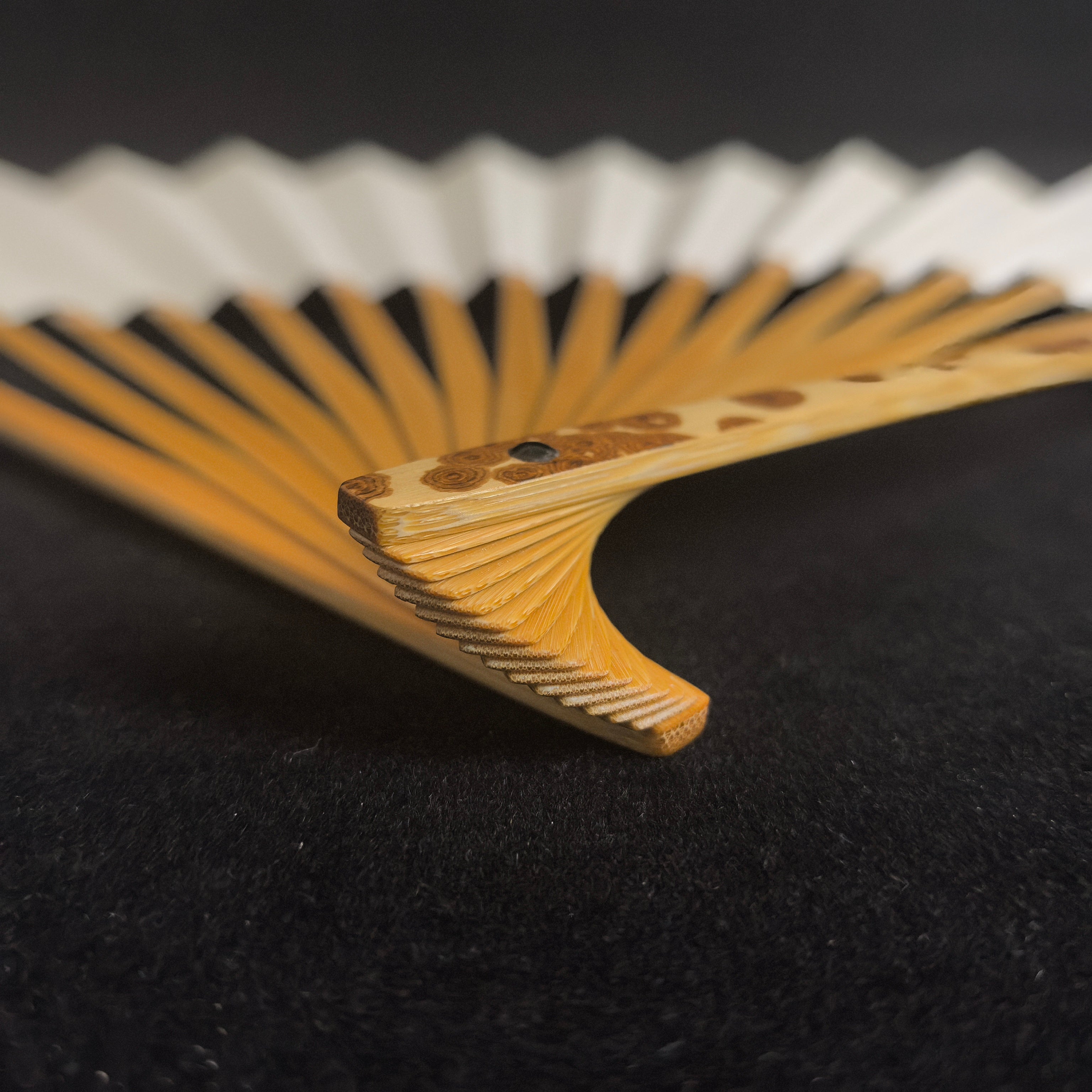 [Master Zhou Jian] Aged Meilu Spotted Bamboo Fan - "Lantern Pole" Straight Square Head (9.5 Inch / 16 Ribs) | 周健手作 老梅麓斑竹挑灯直方頭 9.5寸16方2.0