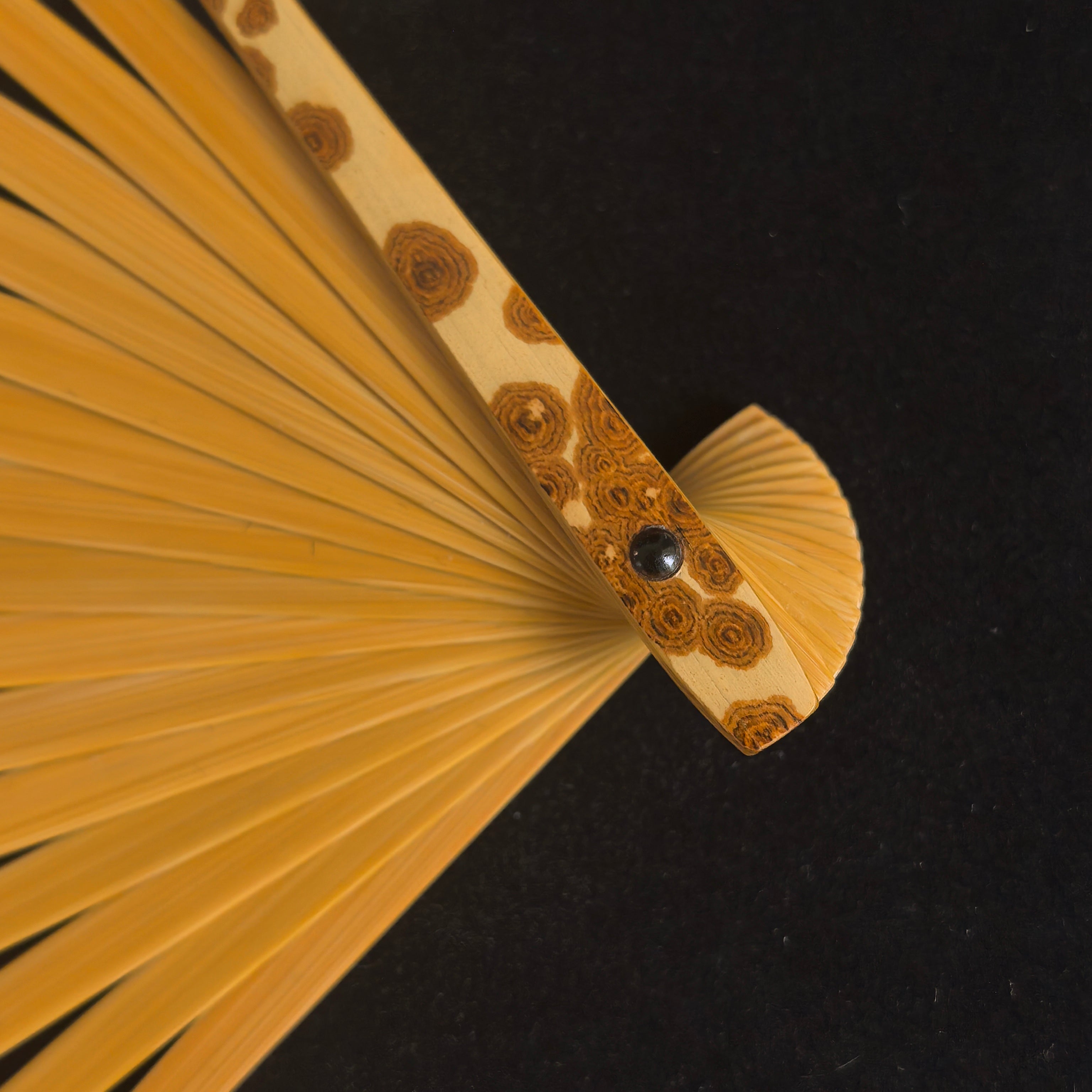 [Master Zhou Jian] Aged Meilu Spotted Bamboo Fan - "Lantern Pole" Straight Square Head (9.5 Inch / 16 Ribs) | 周健手作 老梅麓斑竹挑灯直方頭 9.5寸16方2.0