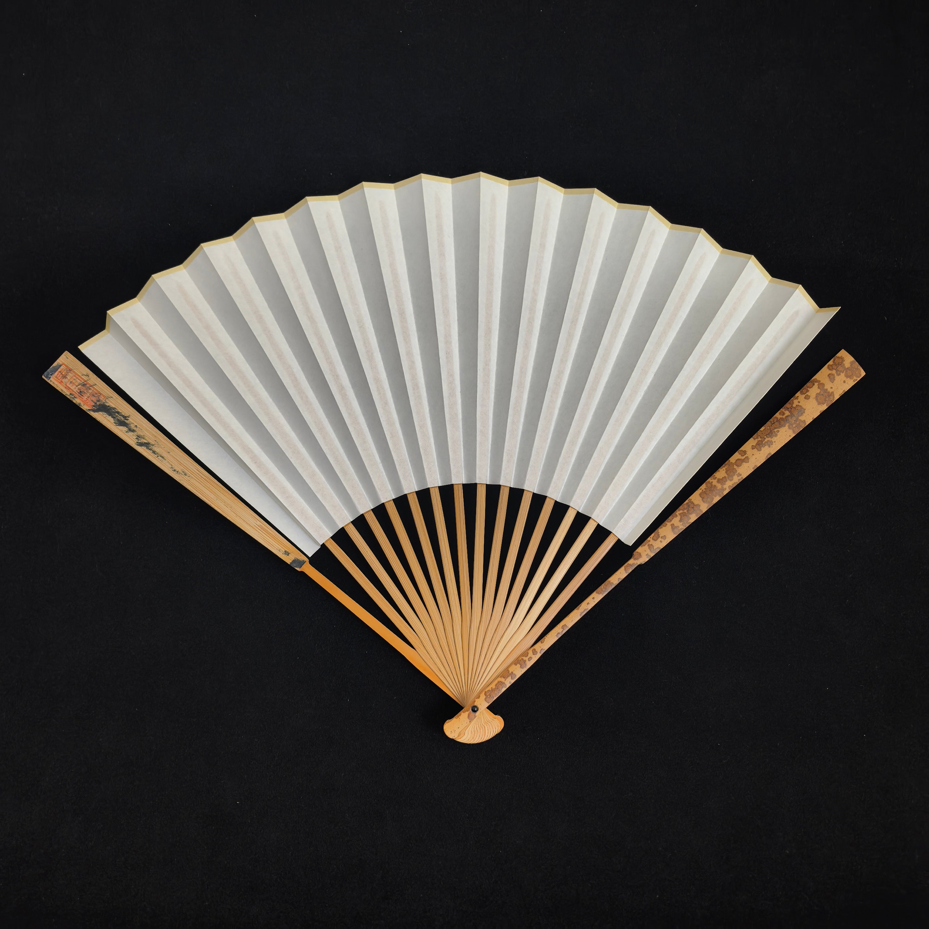 [Master Yu Quan] Aged Yunfei Bamboo Fan - Concealed Qing "Temple Gate" & Horse Tooth Head (9.5 Inch / 16 Ribs) | 余全手作 老雲妃竹 隱形清式廟門肩馬牙頭 9.5寸16方2.0