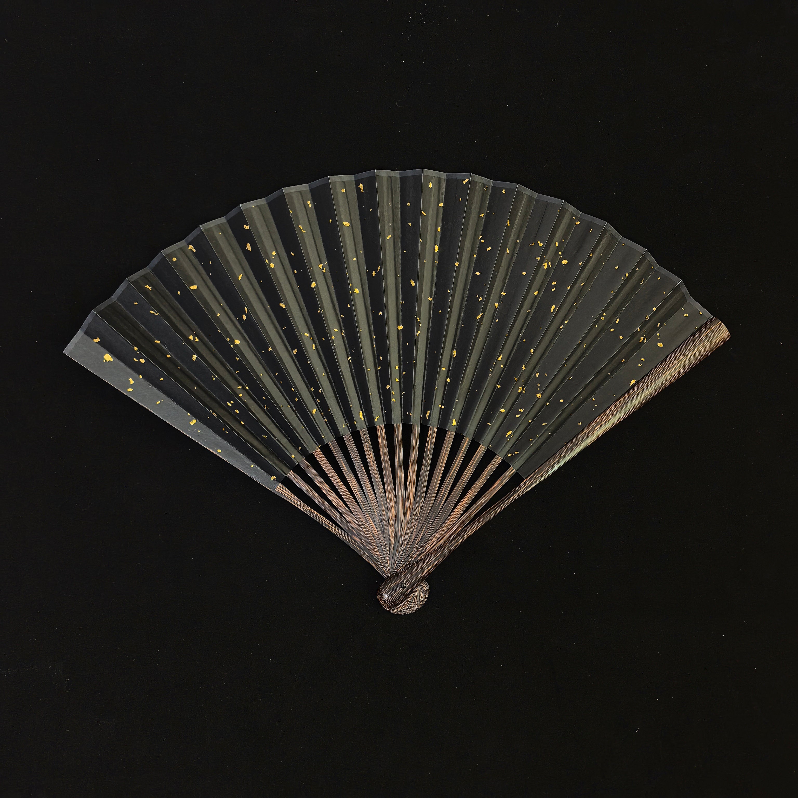 [Master Yu Sihai] Handcrafted Vietnam Black Palm Wood Fan w/ Black Gold-Flecked Paper - "Beauty Shoulder" Large Eggplant Head (9.5 Inch / 18 Ribs) | 余四海手作 越南黑棕 美人肩大茄頭 9.5寸18方2.0（黑灑金扇面）