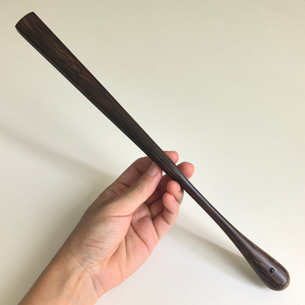 [Master Yu Sihai] Handcrafted Vietnam Black Palm Wood Fan w/ Black Gold-Flecked Paper - "Beauty Shoulder" Large Eggplant Head (9.5 Inch / 18 Ribs) | 余四海手作 越南黑棕 美人肩大茄頭 9.5寸18方2.0（黑灑金扇面）