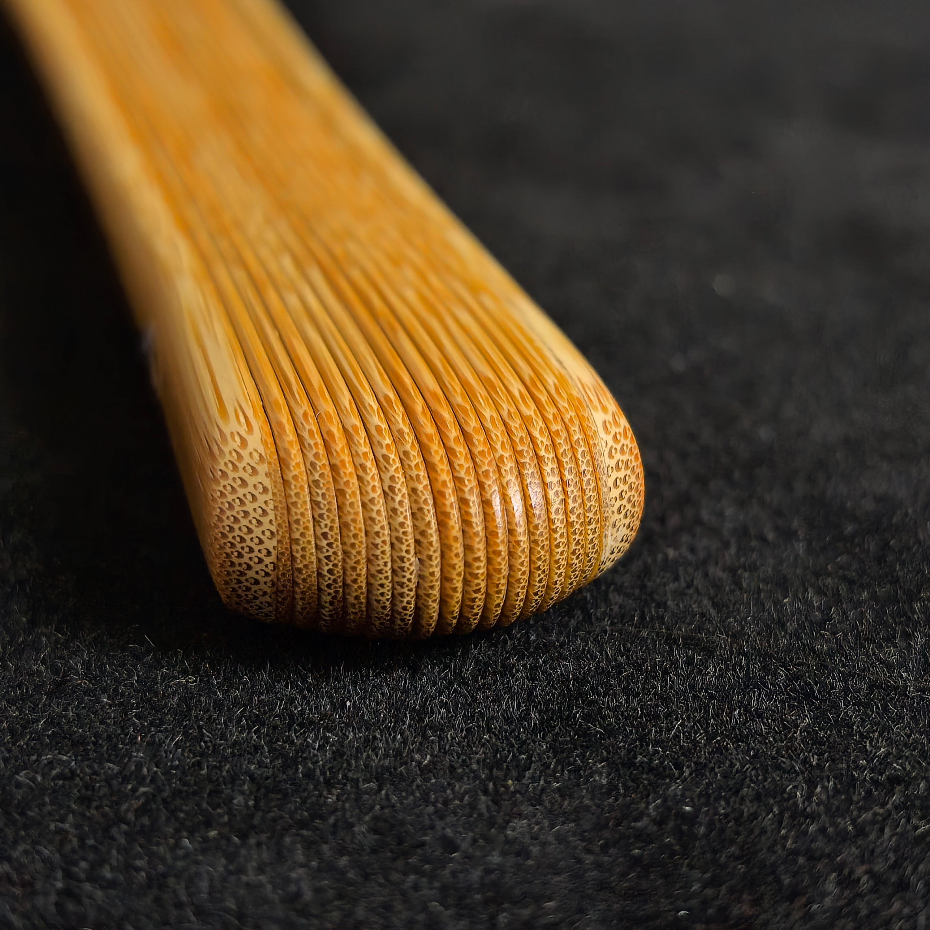 [Master Shen Changrong] Premium Handcrafted Jade Bamboo Fan - "Beauty Shoulder" Fishtail Head (9.5 Inch / 16 Ribs) | 安吉沈昌榮手作 精選玉竹 美人肩魚尾頭 9.5寸16方2.0