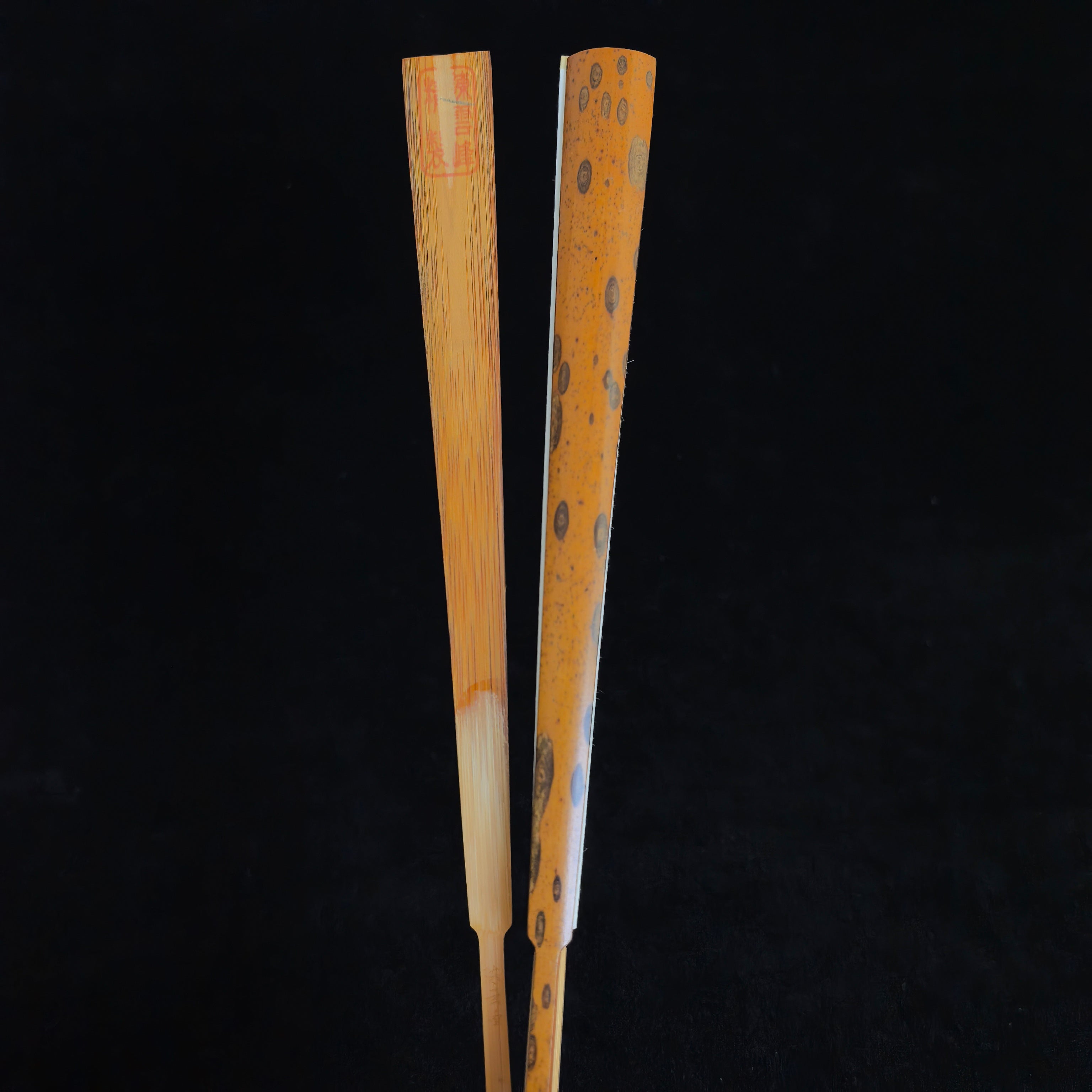 [Master Chen Yunfeng] Rare Aged Meilu Bamboo Fan - "White-Flake Soy-Sauce Base", Qing "Temple Gate" & Horse Tooth Head (9.5 Inch / 16 Ribs) | 陳雲峰手作 稀缺老梅麓白花醬油底 廟門肩馬牙頭 9.5寸16方2.0