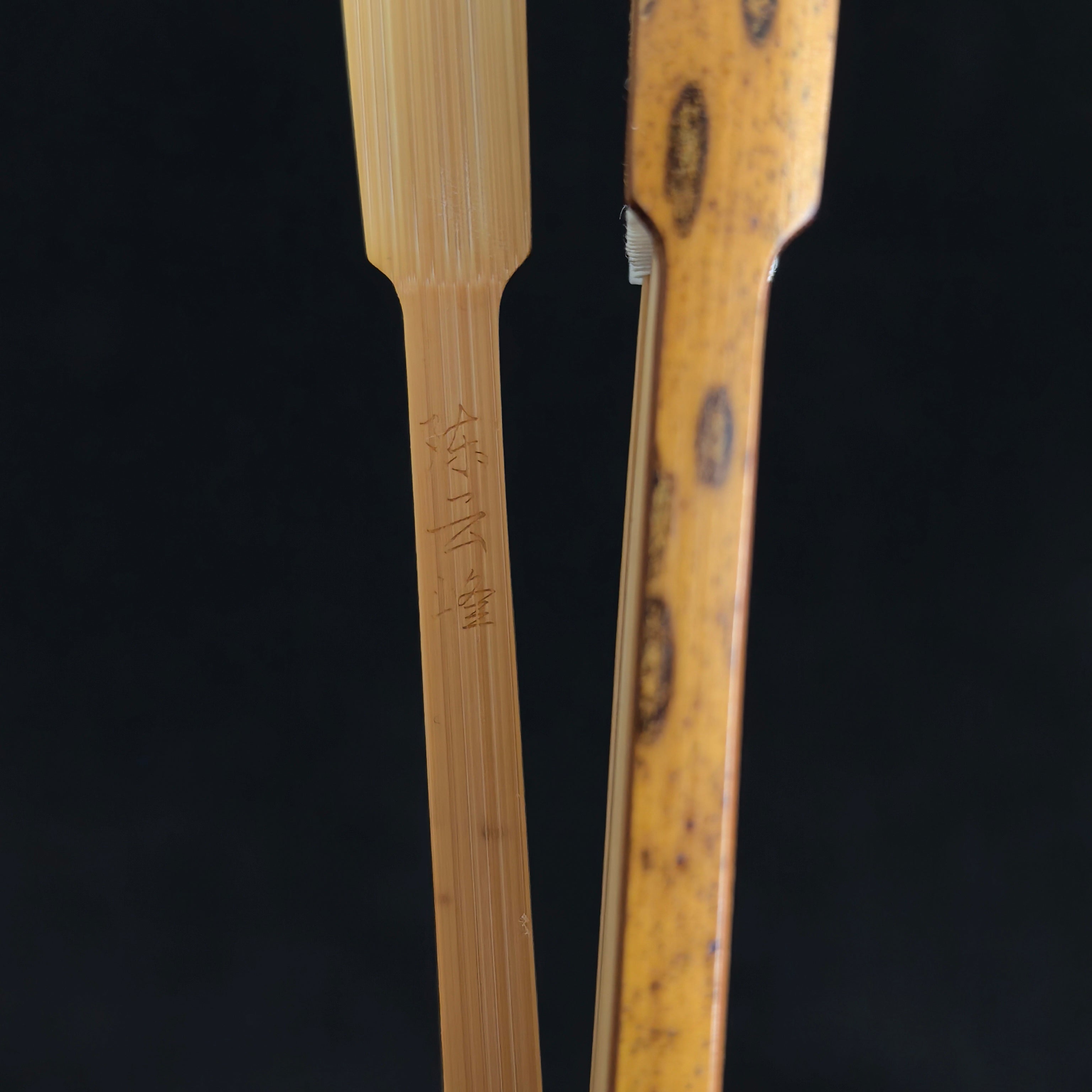 [Master Chen Yunfeng] Rare Aged Meilu Bamboo Fan - "White-Flake Soy-Sauce Base", Qing "Temple Gate" & Horse Tooth Head (9.5 Inch / 16 Ribs) | 陳雲峰手作 稀缺老梅麓白花醬油底 廟門肩馬牙頭 9.5寸16方2.0