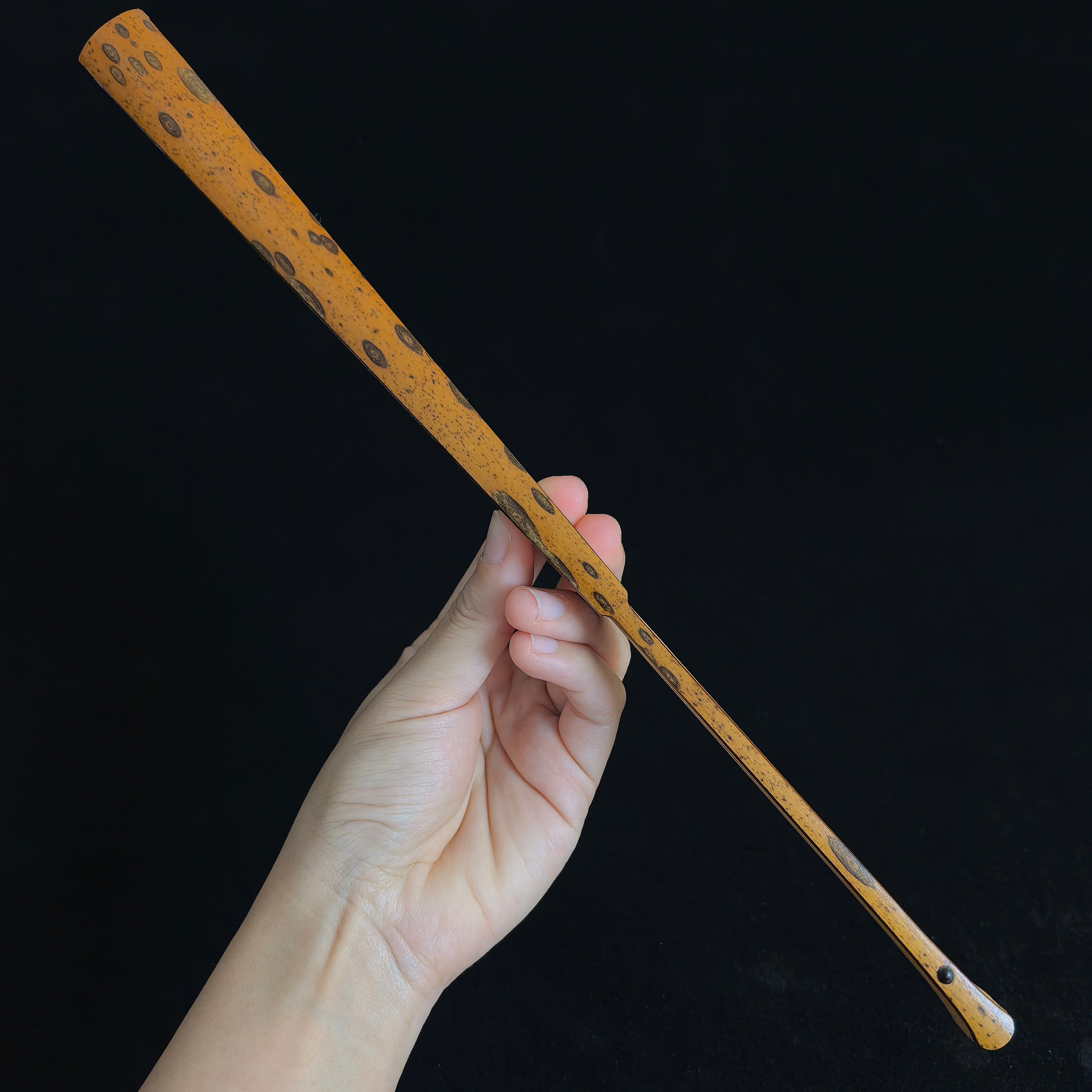 [Master Chen Yunfeng] Rare Aged Meilu Bamboo Fan - "White-Flake Soy-Sauce Base", Qing "Temple Gate" & Horse Tooth Head (9.5 Inch / 16 Ribs) | 陳雲峰手作 稀缺老梅麓白花醬油底 廟門肩馬牙頭 9.5寸16方2.0