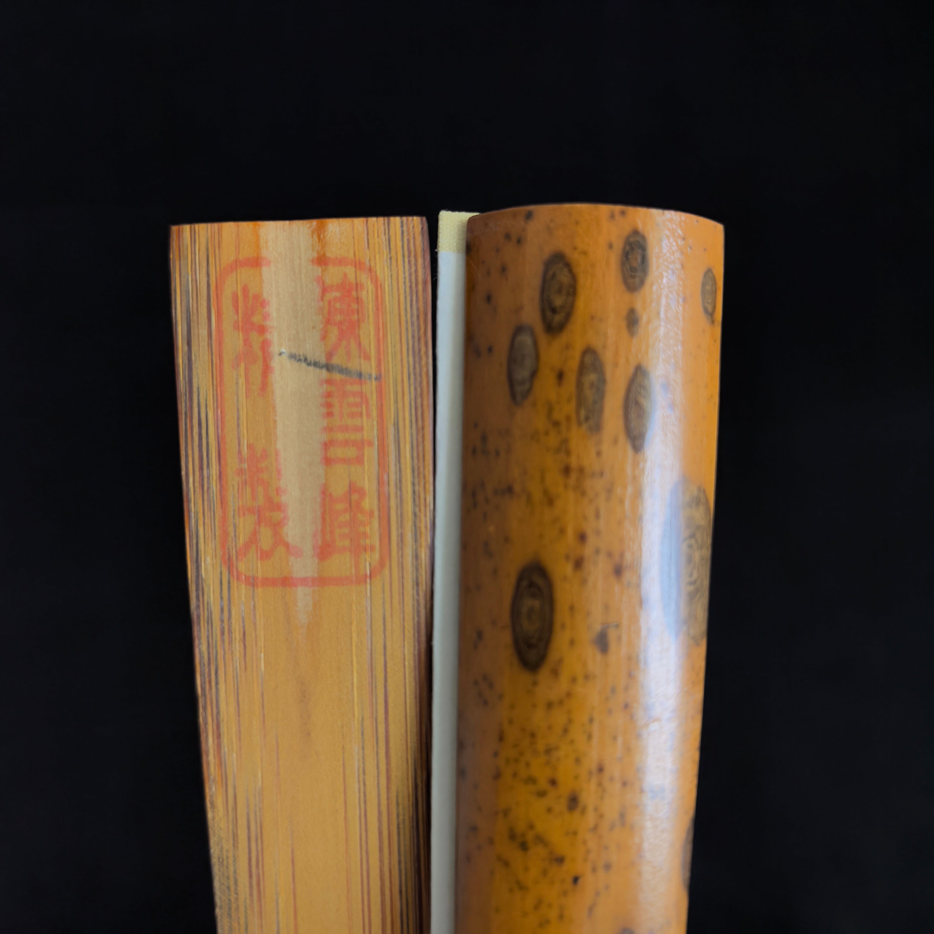 [Master Chen Yunfeng] Rare Aged Meilu Bamboo Fan - "White-Flake Soy-Sauce Base", Qing "Temple Gate" & Horse Tooth Head (9.5 Inch / 16 Ribs) | 陳雲峰手作 稀缺老梅麓白花醬油底 廟門肩馬牙頭 9.5寸16方2.0