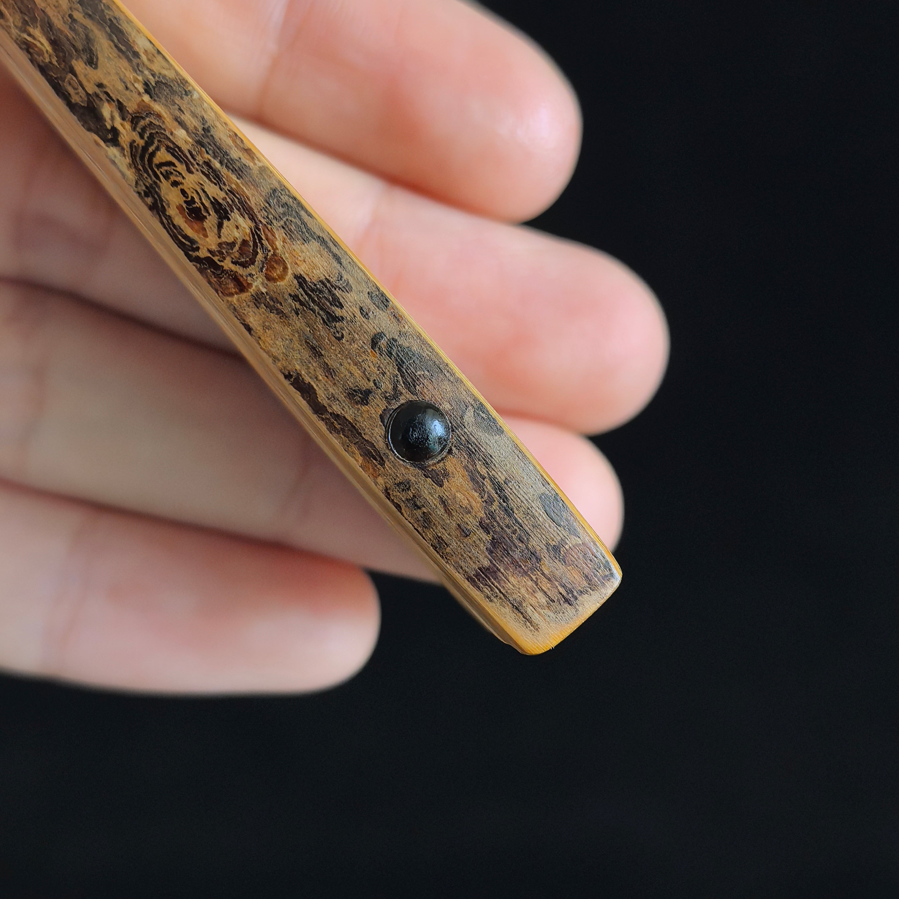 [Master Wu Shengfu] Rare 1st-Gen "Ghost Face" Bamboo Fan - Qing "Temple Gate" & Antique Square Head (9.0 Inch / 16 Ribs) | 吳勝富手作 稀缺初代鬼臉斑竹 廟門肩古方頭 9寸16方2.0