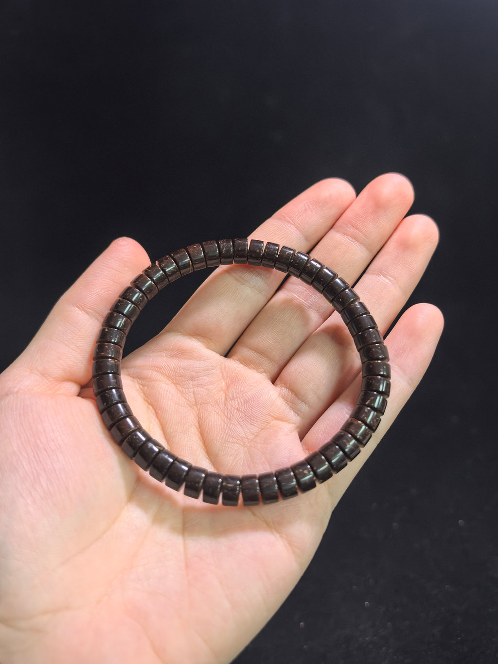 Natural coconut shell straight-cut tablet bracelet, 7mm ZenWenwan bracelet with smooth, round coconut shell beads.